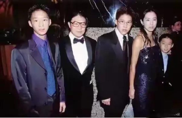 金猪配资 朱玲玲：我生了三个儿子令人羡慕，但如今，他们想帮都帮不了我